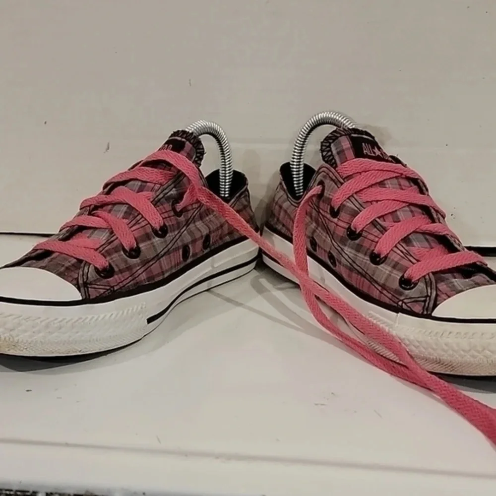 KIDS CONVERSE ALL STAR LOW TOP‎ SNEAKERS (sz 1)